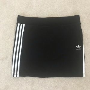 •adidas mini skirt size large never worn•